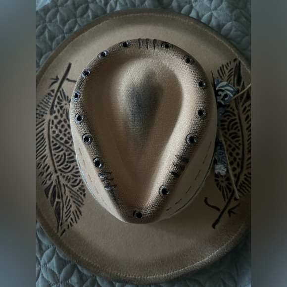 Rancher Hat with Feather Design - Picture 2 of 7